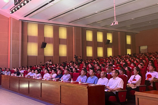 香港六码宝典资料大全召开第39个教师节庆祝表彰大会